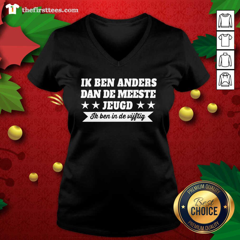 Ik Ben Anders Dan De Meeste Jeugd Ik Ben In De Vijftig V-neck - Design by Thefristtees.com Ik Ben Anders Dan De Meeste Jeugd Ik Ben In De Vijftig V-neck - Design by Thefristtees.com