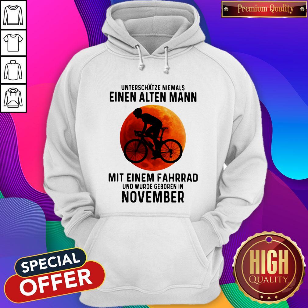 Unterschatze Niemals Einen Alten Mann Mit Einem Fahrrad Und Wurde Geboren In November Sunset Halloween Shirt - Image 5