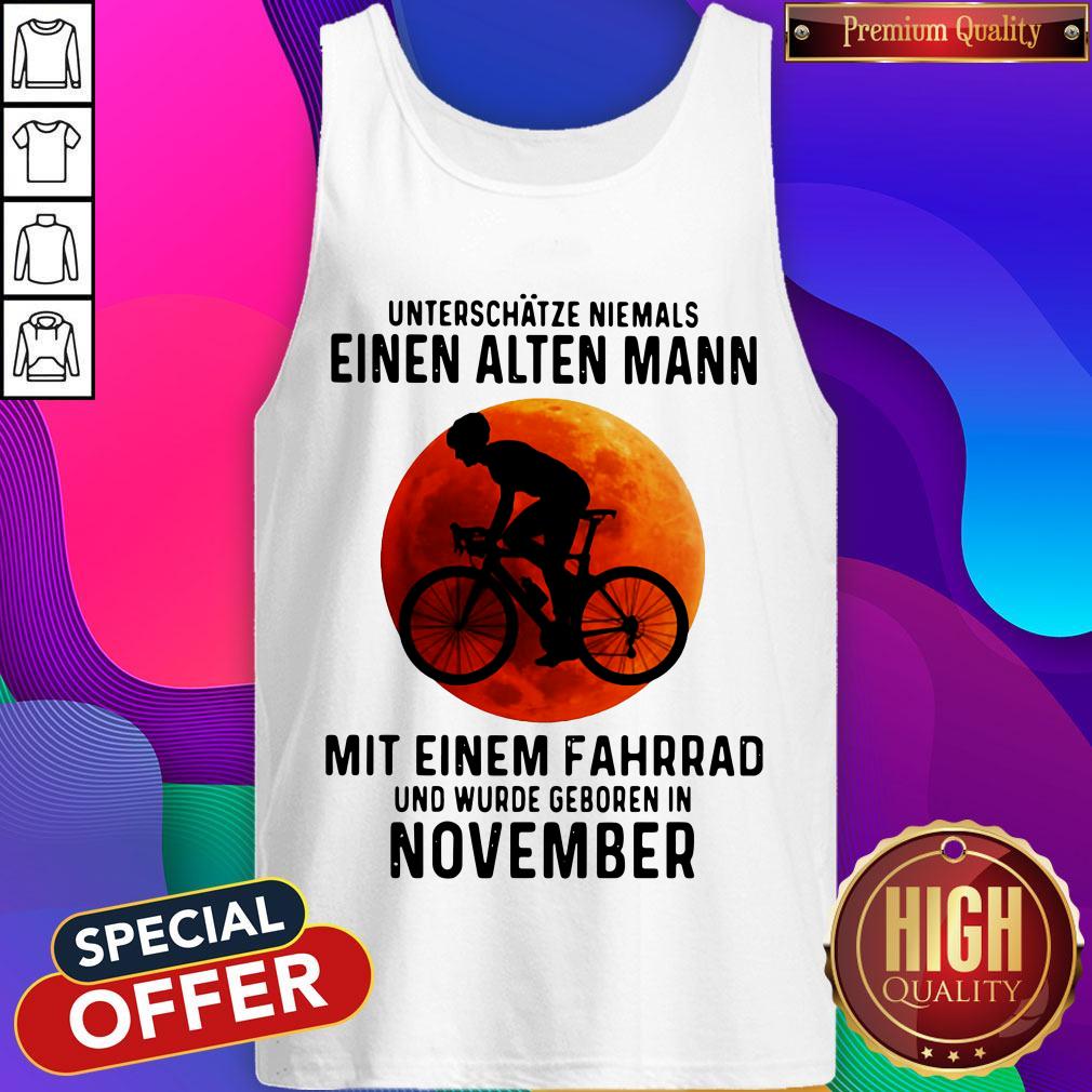 Unterschatze Niemals Einen Alten Mann Mit Einem Fahrrad Und Wurde Geboren In November Sunset Halloween Shirt - Image 2