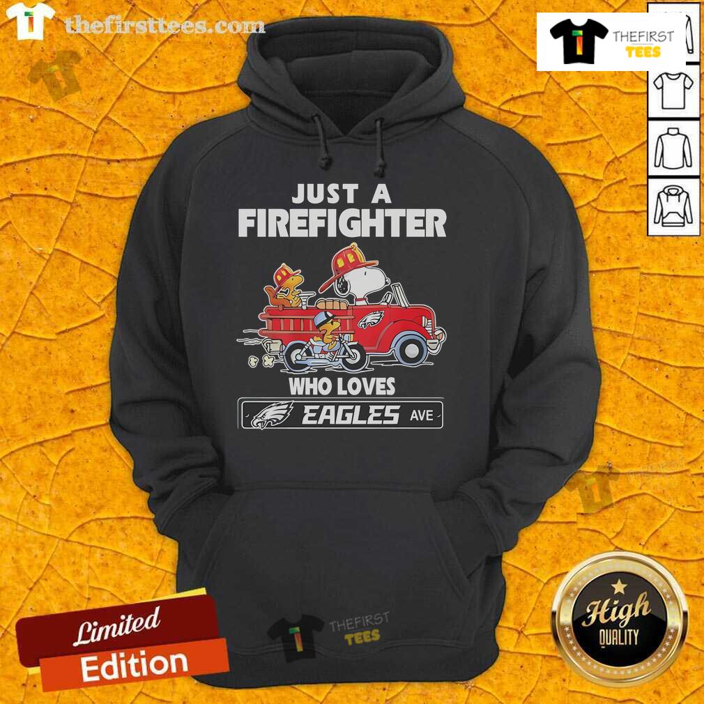 Alt Text: Snoopy and Woodstock driving a car, wearing NFL Philadelphia Eagles hoodie, showcasing their love for football.