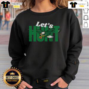Top vintage 'Let's Hunt Eagles' sweatshirt featuring a bold graphic design, perfect for outdoor enthusiasts and casual wear.