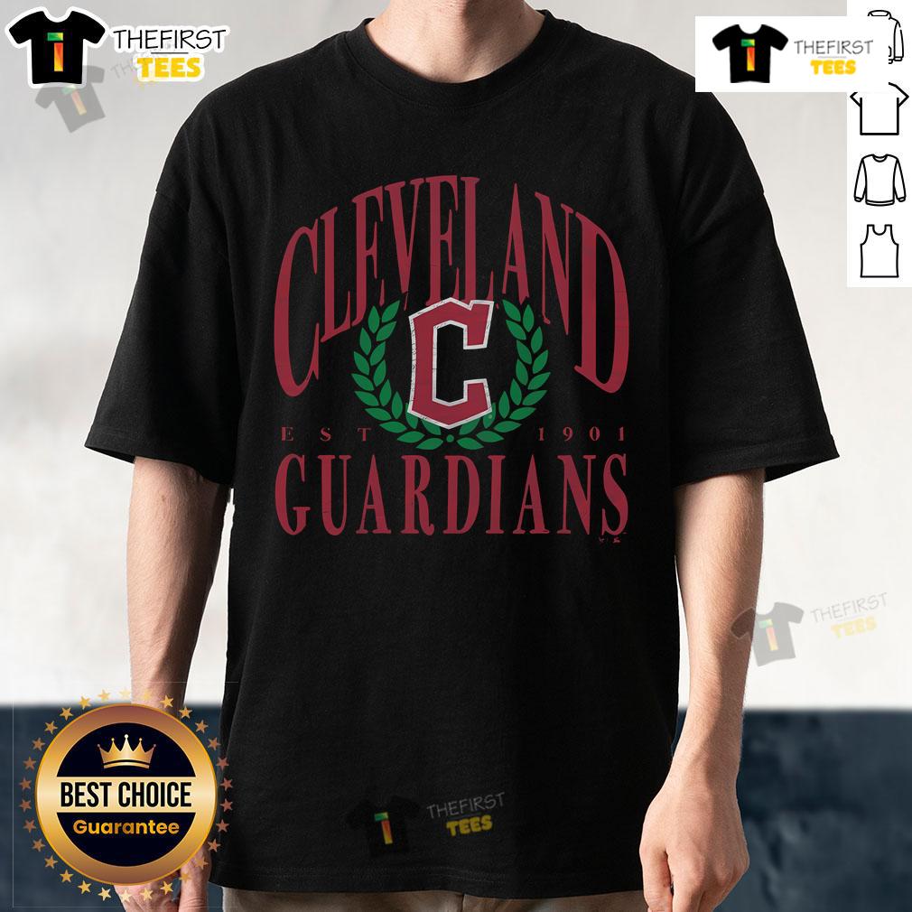 Premium Cleveland Guardians Pitchout Est 1901 T-Shirt featuring vintage design and team logo for avid fans.