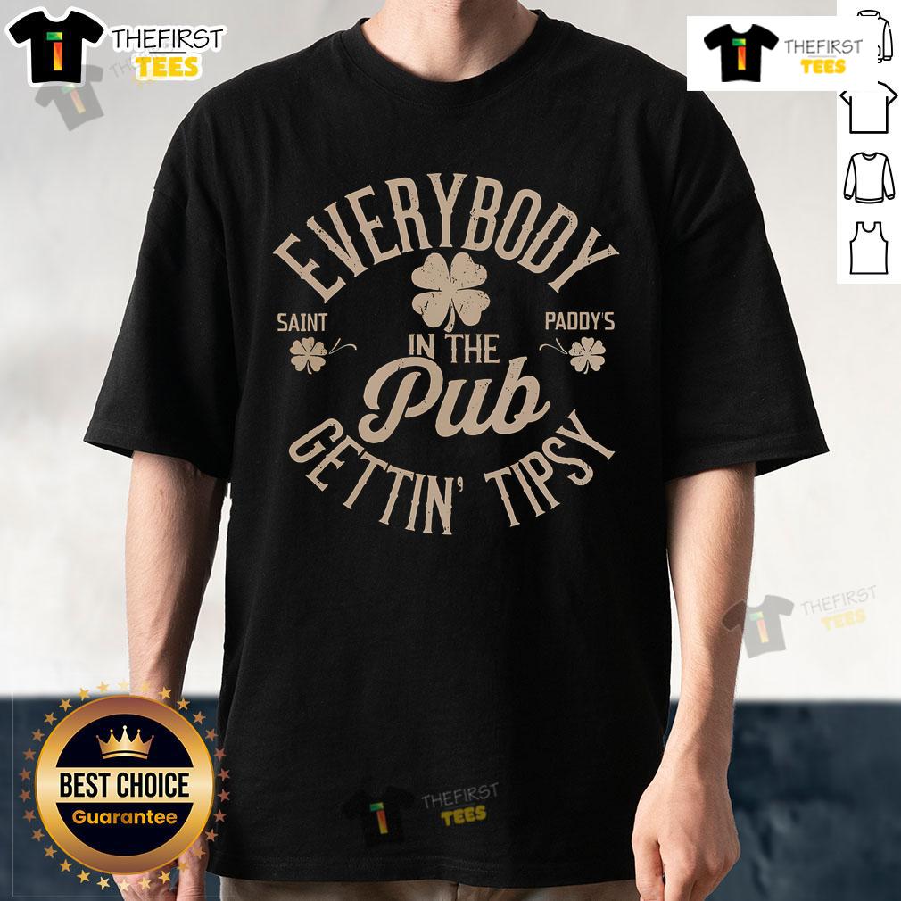 Premium Everybody In The Pub Getting Tipsy T-Shirt featuring a fun design perfect for casual outings and pub gatherings.