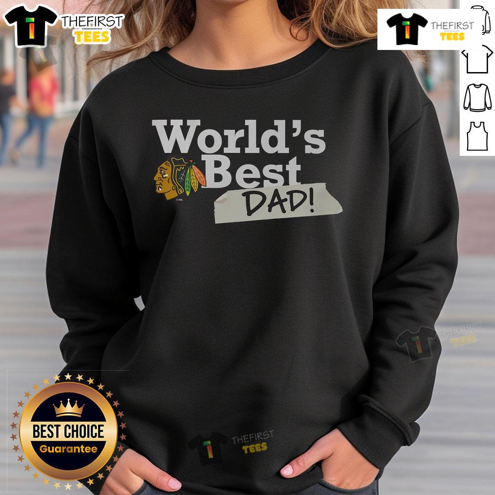 Alt Text: Top Chicago Blackhawks World's Best Dad sweatshirt in black, perfect gift for hockey-loving fathers.