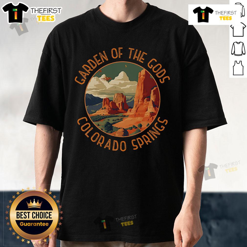 Alt Text: Premium Garden Of The Gods Colorado Springs distressed circle t-shirt featuring a vintage design and scenic graphics.