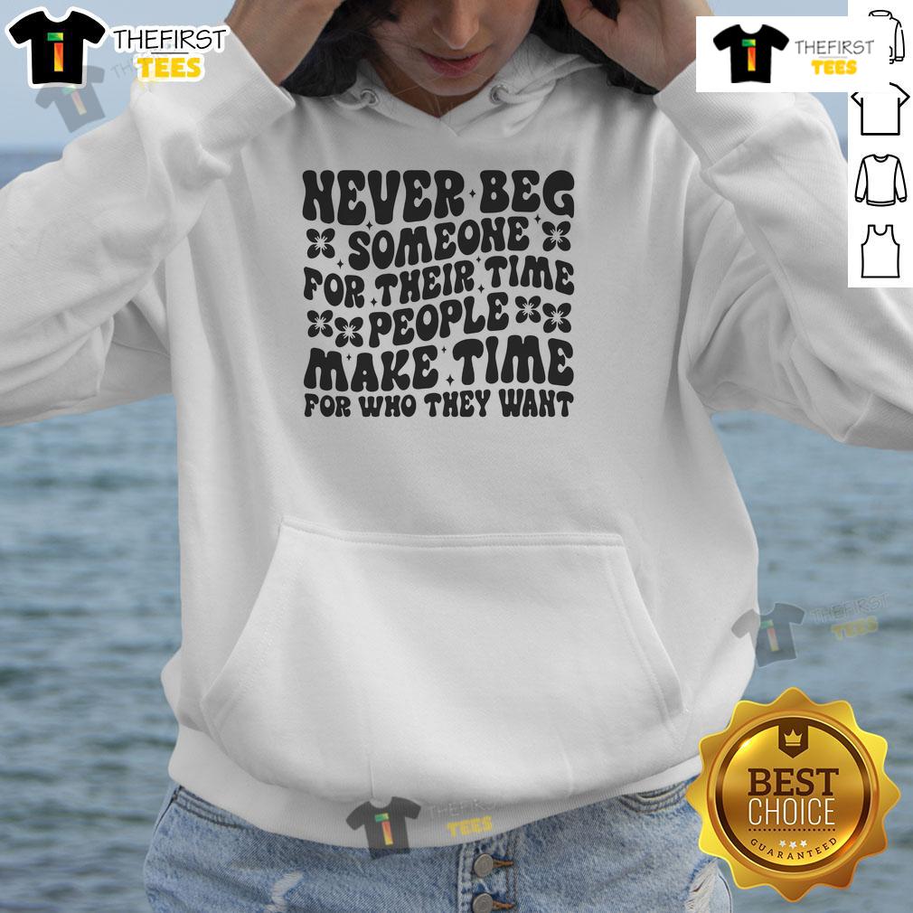 Quote hoodie: 'Nice Never Beg Someone For Their Time' - stylish design highlighting self-worth and prioritizing relationships.