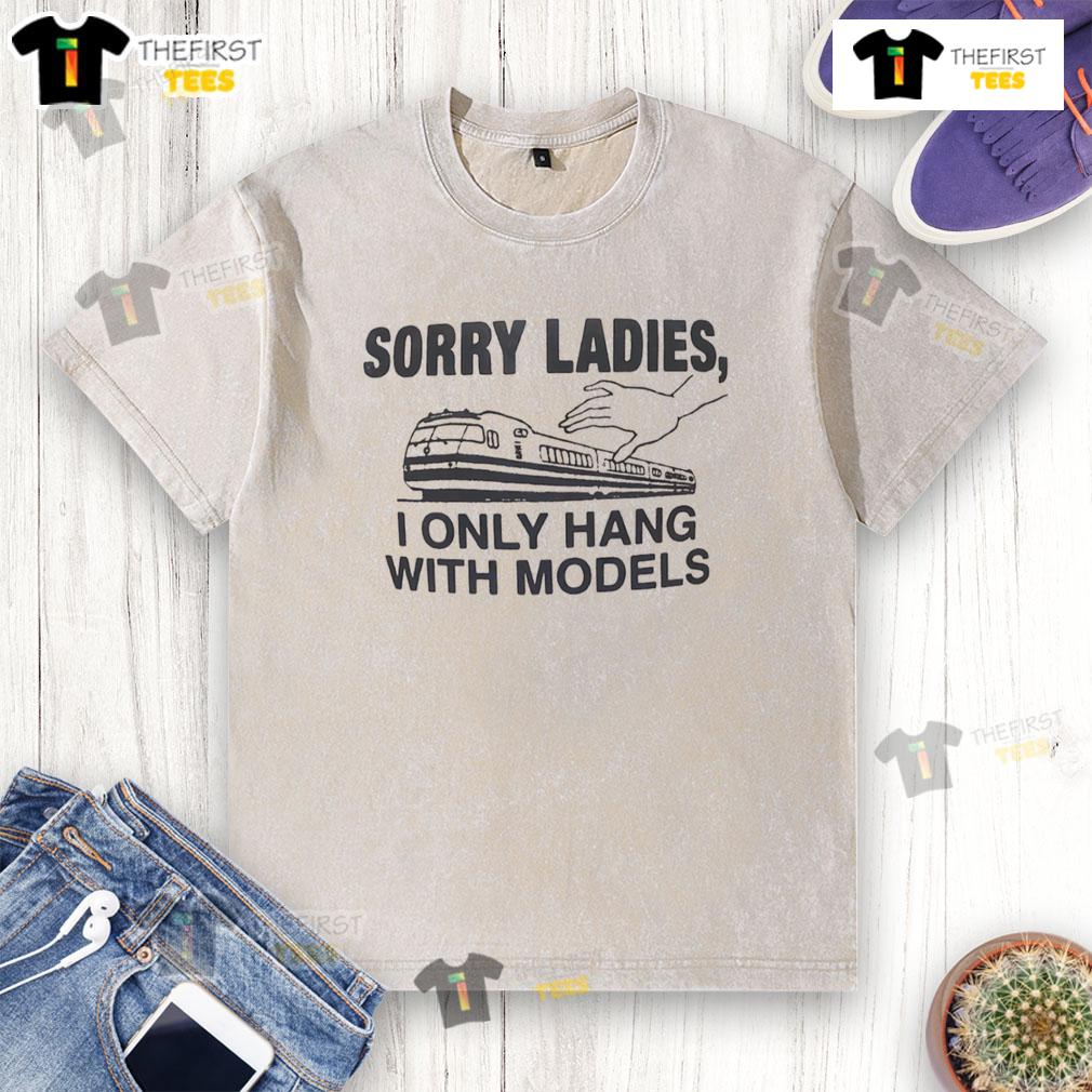 Washed t-shirt with 'Nice, Sorry Ladies, I Only Hang With Models' graphic, perfect for casual, stylish outings.