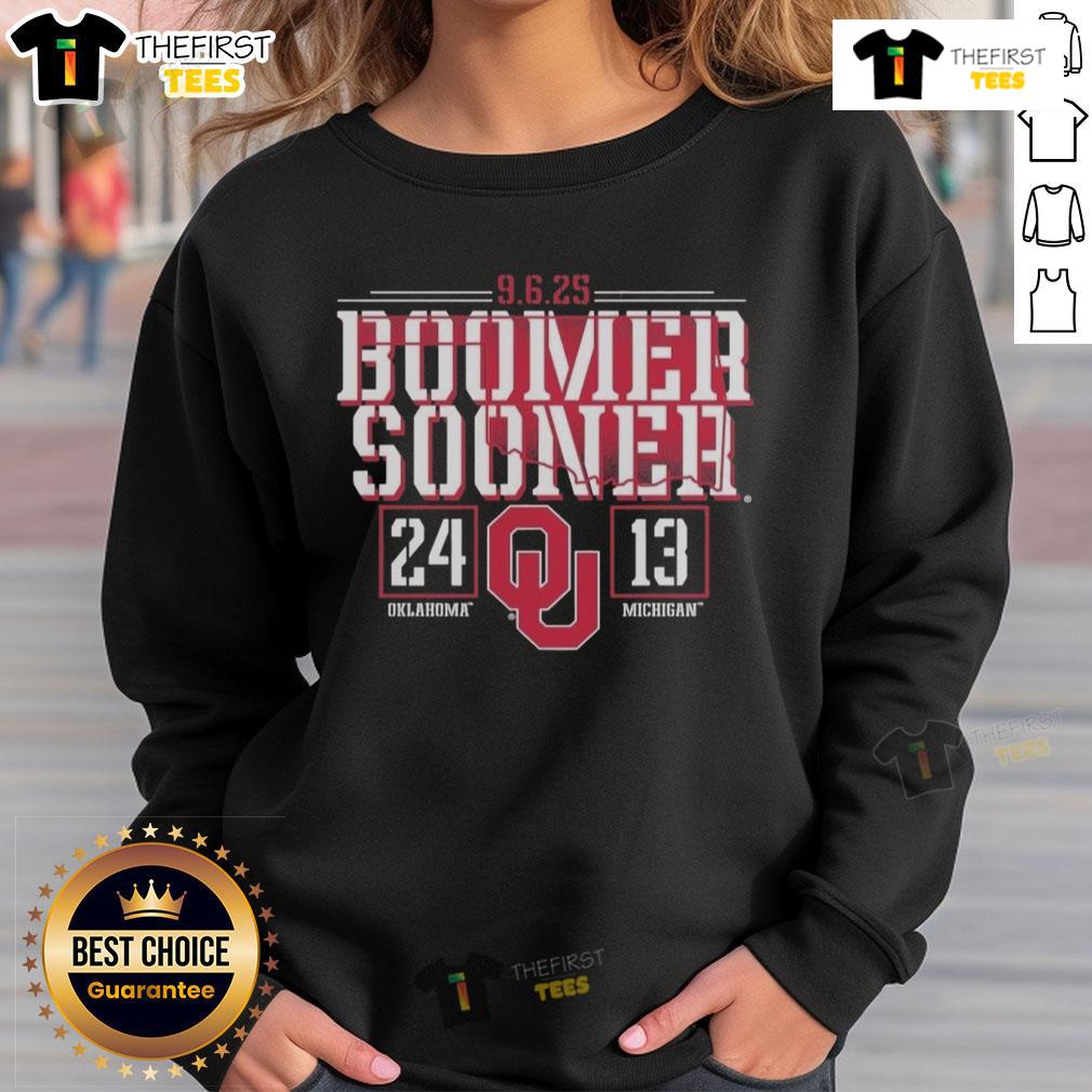 Official Oklahoma Sooners beat Michigan Wolverines 2025 score sweatshirt showcasing team pride and sports victory.