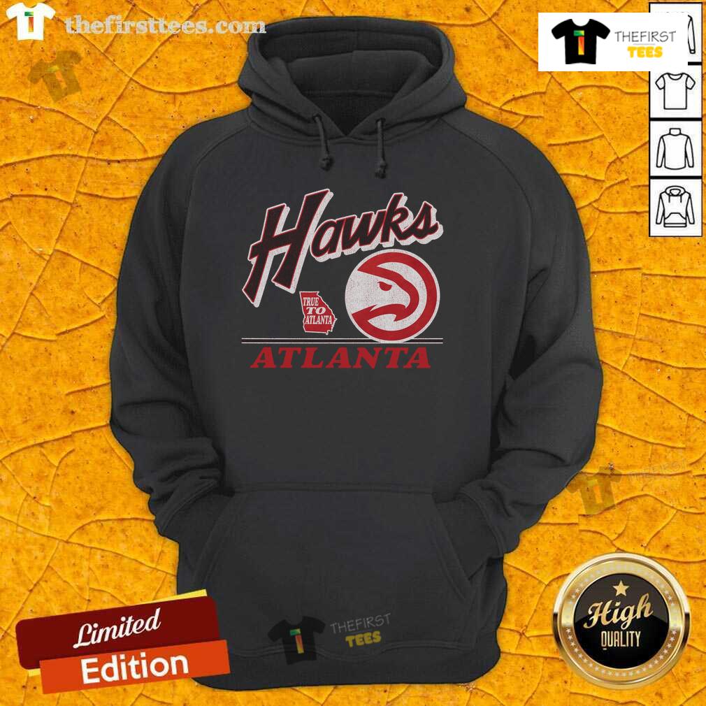 Vintage Atlanta Hawks hoodie featuring bold team logo, perfect for fans and stylish sportswear enthusiasts.