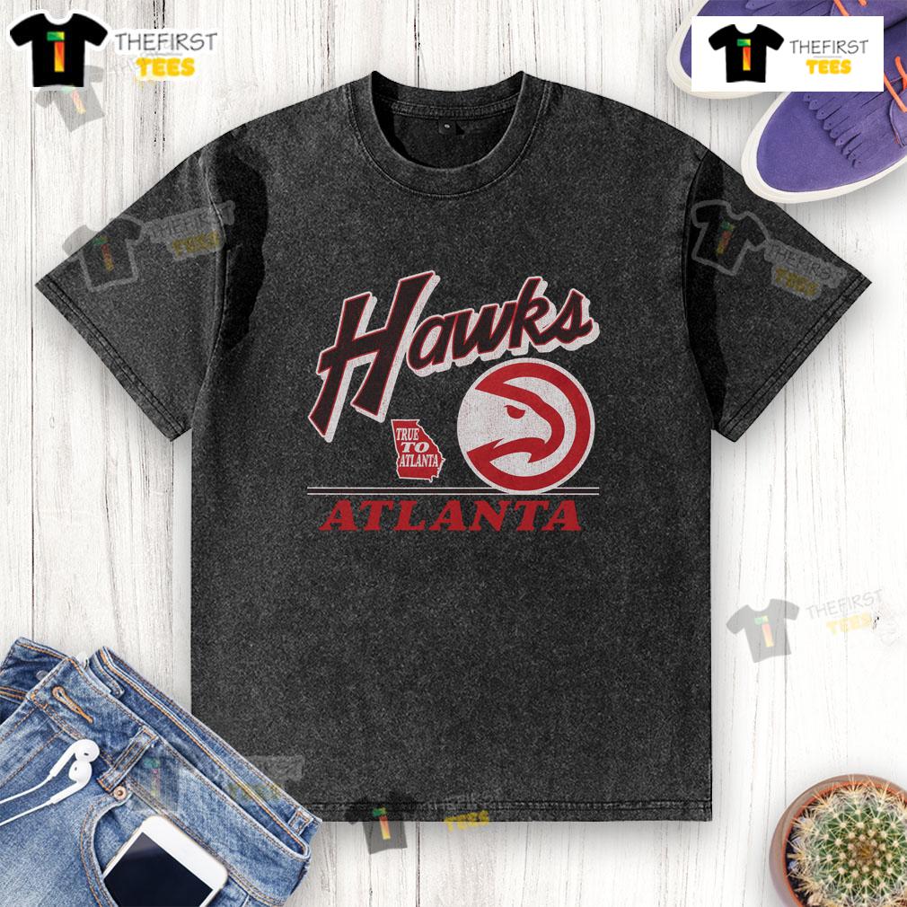 Alt Text: Vintage washed T-shirt featuring the Atlanta Hawks logo, perfect for fans showcasing their team spirit.