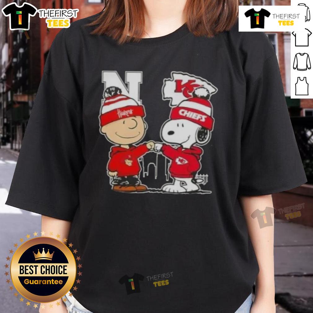 Alt Text: Top Snoopy and Charlie Brown Nebraska Huskers x Kansas City Chiefs skyline ladies tee design featuring iconic characters.
