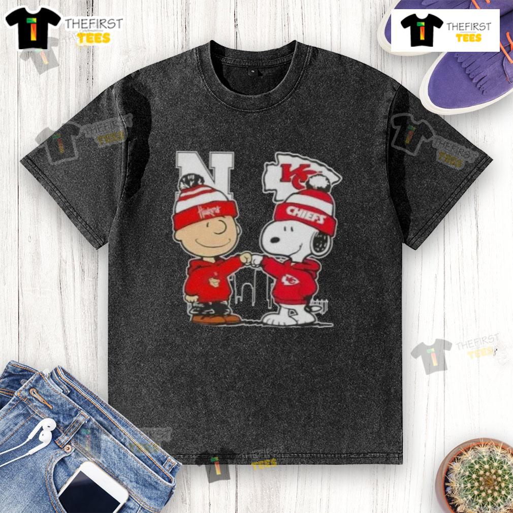 Top Snoopy and Charlie Brown Nebraska Huskers x Kansas City Chiefs skyline washed t-shirt design featuring iconic characters.