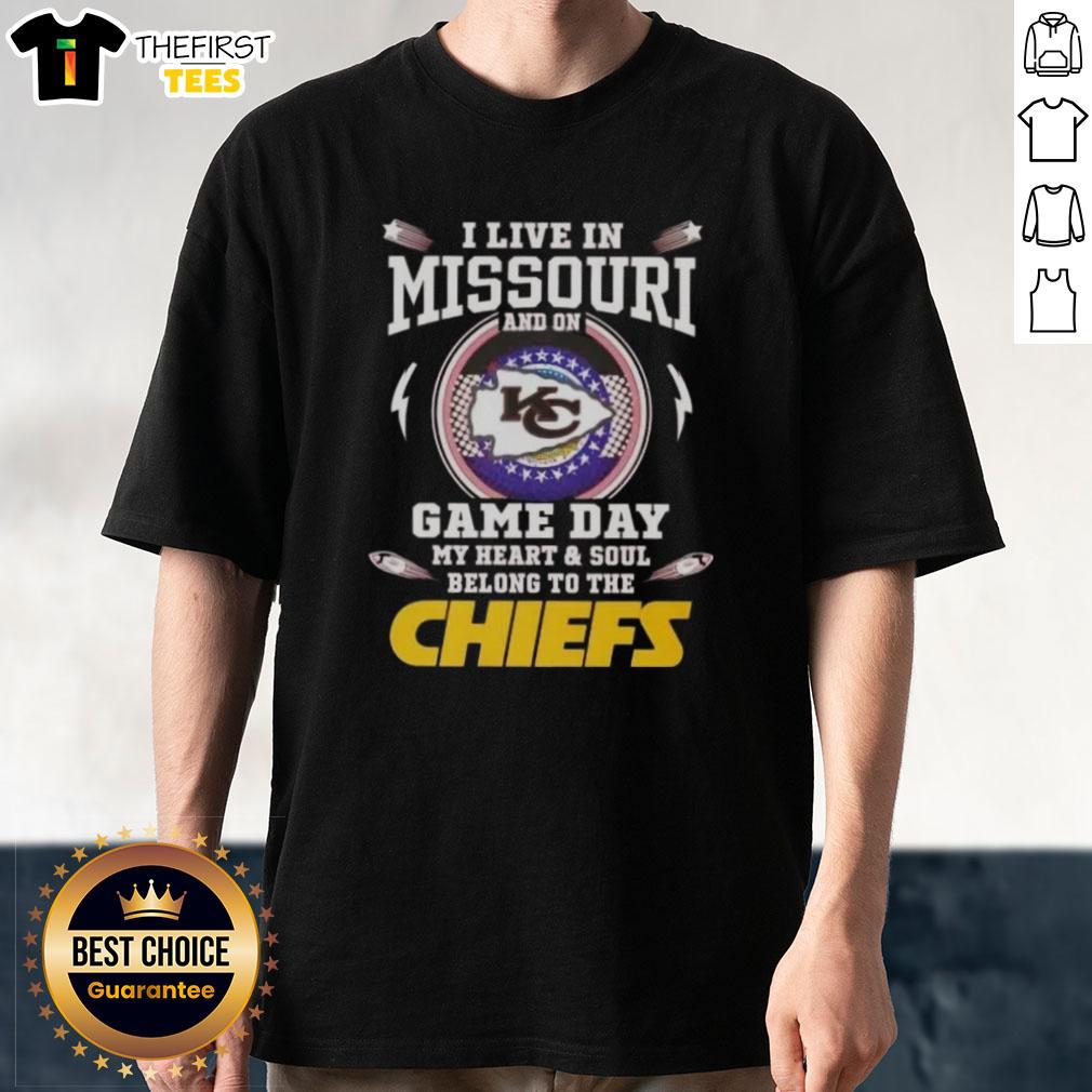 Good I Live In Missouri Kansas City Chiefs Game Day T-Shirt showcasing team spirit and pride for local fans.