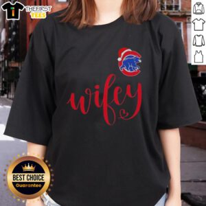 Original Wifey Chicago Cubs Santa Hat Merry Christmas Ladies Tee, featuring festive design perfect for holiday celebrations.
