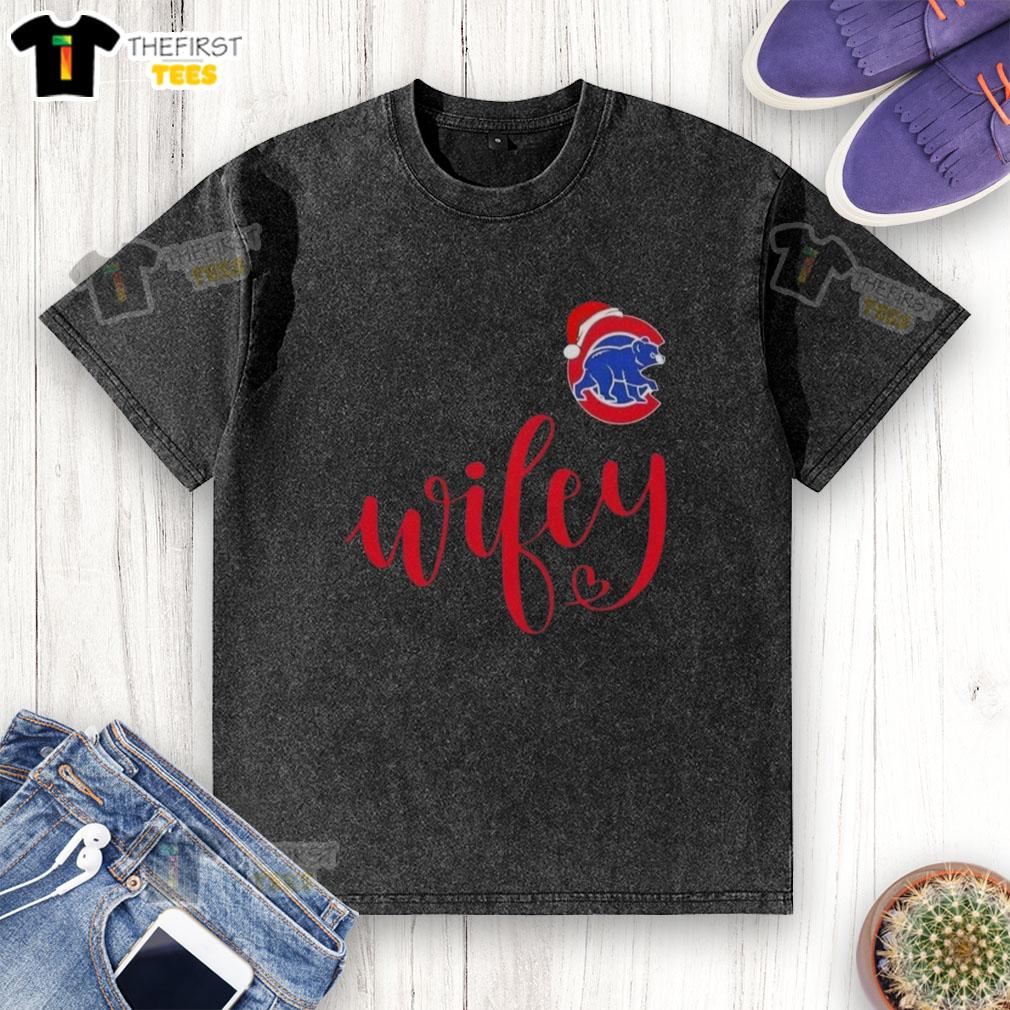 Original Wifey Chicago Cubs Santa Hat Merry Christmas washed t-shirt featuring festive design for Cubs fans.