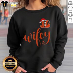 Original Wifey Cincinnati Bengals Santa Hat Merry Christmas Sweatshirt, perfect for festive game day celebrations.