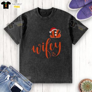 Original Wifey Cincinnati Bengals Santa Hat Merry Christmas washed t-shirt with festive design for Bengals fans.