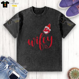 Original Wifey Cleveland Indians Santa Hat Merry Christmas washed t-shirt featuring festive design and team logo.