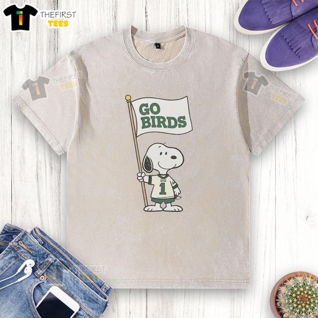 Top Snoopy X Philadelphia Eagles Football Go Birds Flag Retro Washed T-Shirt featuring a playful Snoopy design.