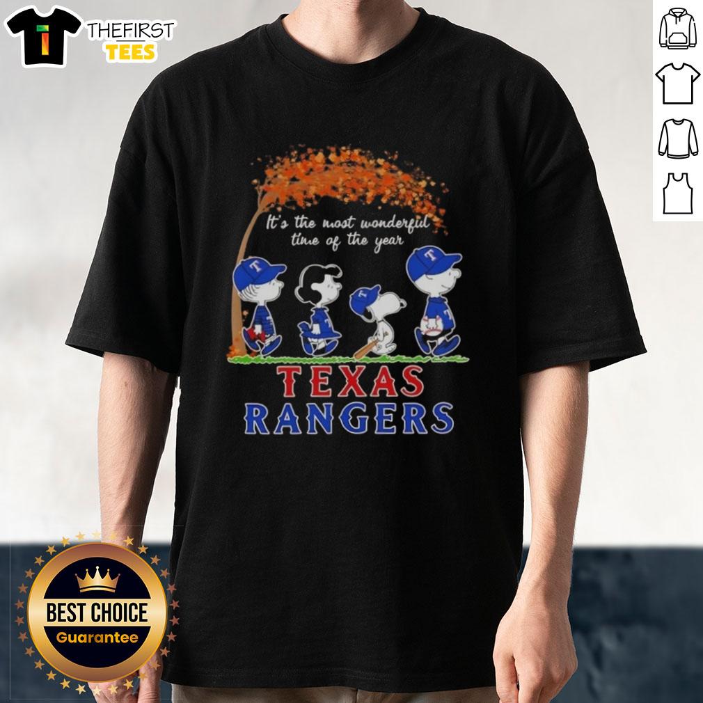 Happy Texas Rangers X Peanuts Snoopy and Friends autumn T-shirt celebrating the most wonderful time of the year.