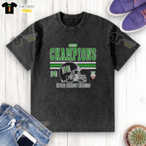 Top Hawaii Rainbow Warriors 2025 Hawaii Bowl Champions washed t-shirt featuring vibrant team colors and logo design.