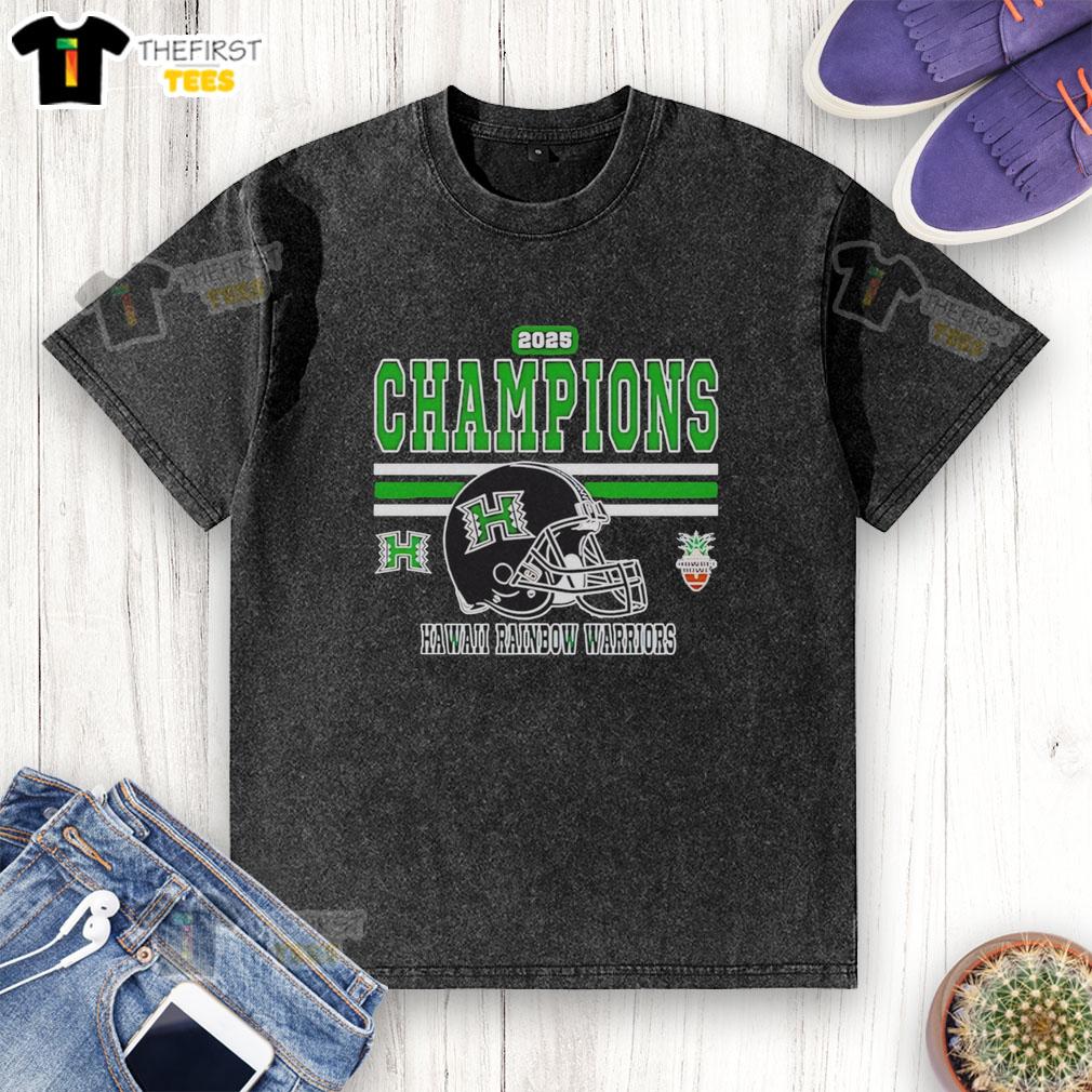 Top Hawaii Rainbow Warriors 2025 Hawaii Bowl Champions washed t-shirt featuring vibrant team colors and logo design.