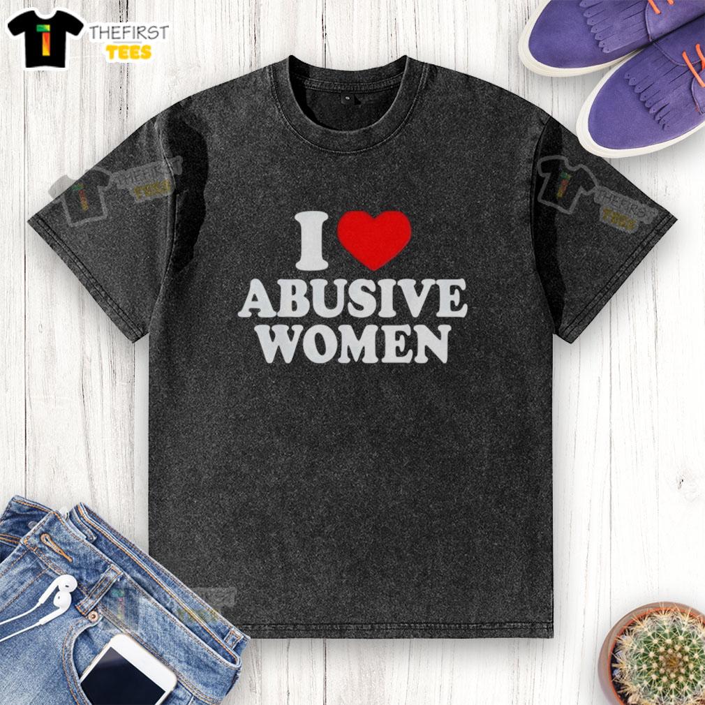 Top I Love Abusive Women washed t-shirt in soft cotton, featuring a bold graphic design, perfect for casual wear.
