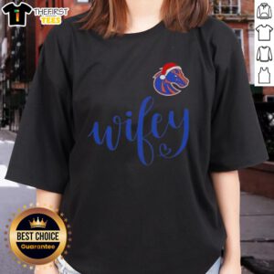 Top Wifey Boise State Broncos Santa Hat Merry Christmas ladies tee featuring festive design for holiday cheer.