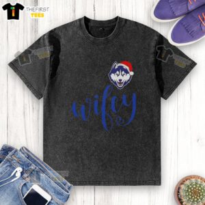 Top Wifey Connecticut Huskies Merry Christmas washed t-shirt featuring a festive Santa hat design.