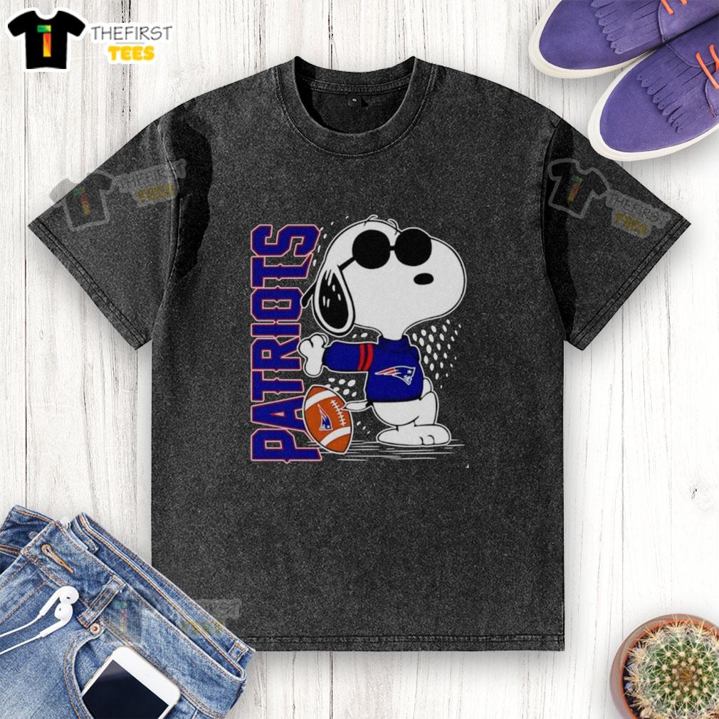 Original Peanuts Snoopy X New England Patriots football washed t-shirt featuring a playful Snoopy design in team colors.
