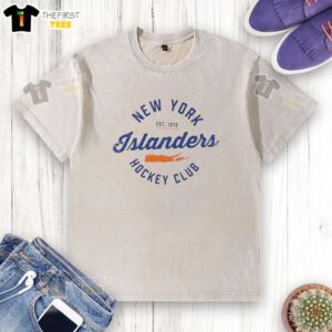 Vintage Top New York Islanders Hockey Club Est 1972 washed t-shirt featuring team colors and logo for fans.