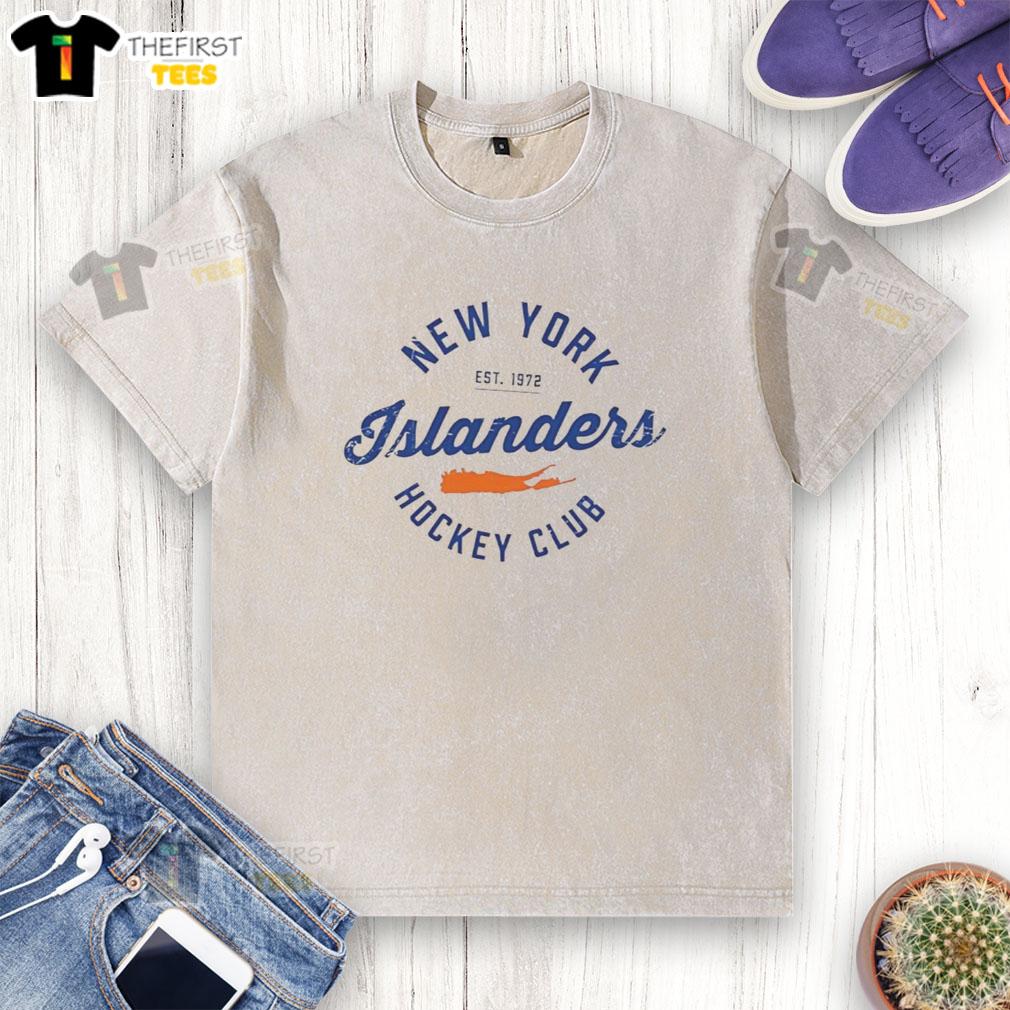 Vintage Top New York Islanders Hockey Club Est 1972 washed t-shirt featuring team colors and logo for fans.