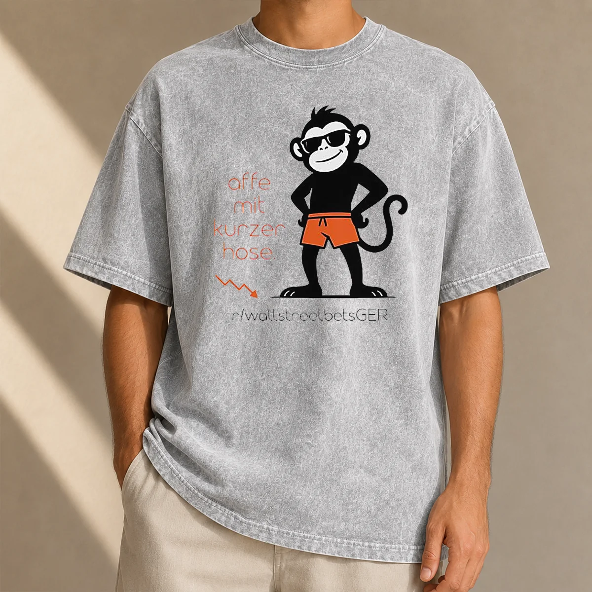 Hot Affe Mit Kurzer Hose Washed T-Shirt